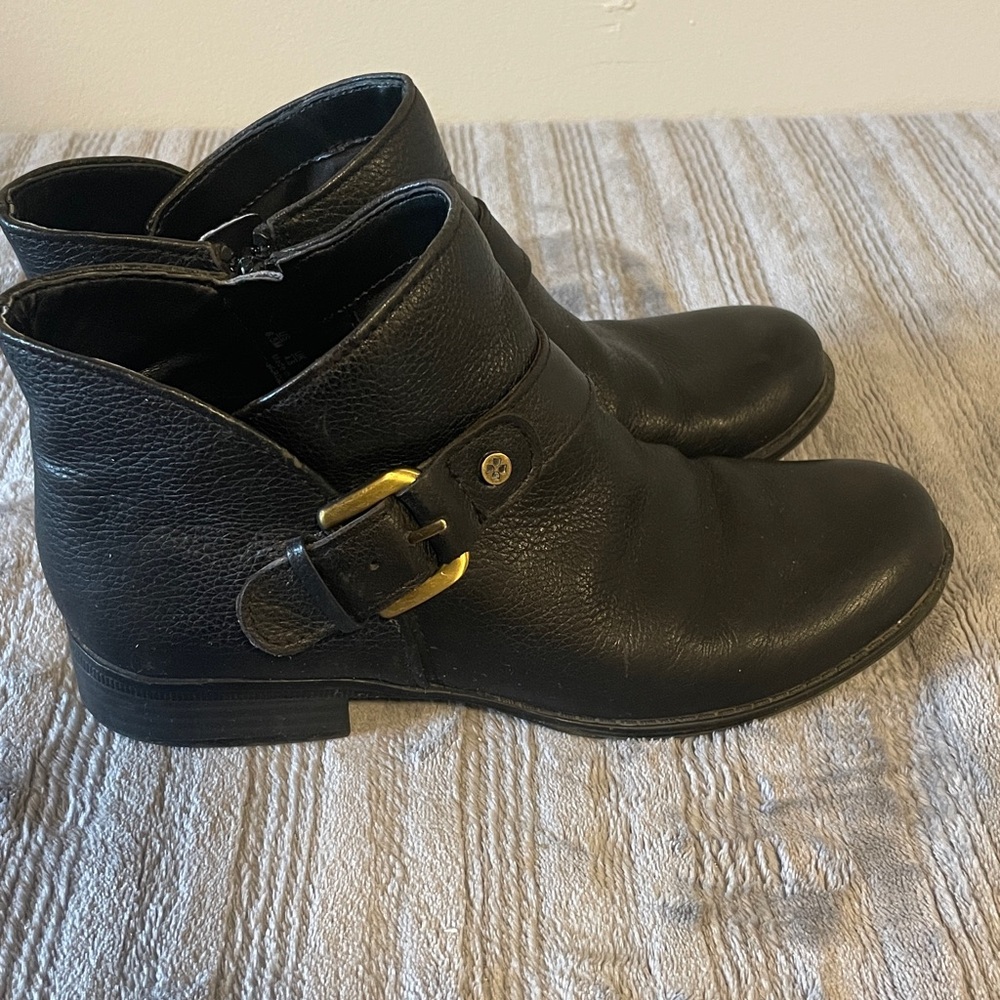 Naturalizer Jarret Ankle Bootie Black Leather Gold Buckle Detail Women’s 6.5